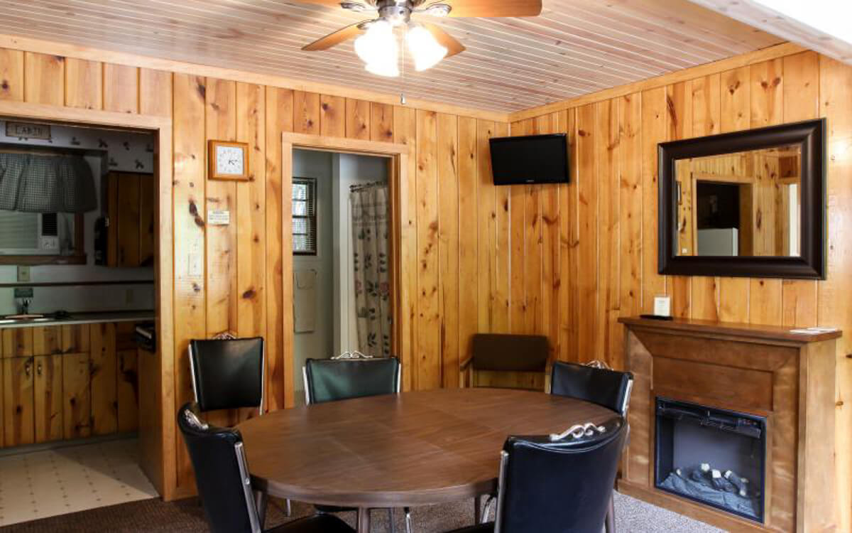 Kemp's Kamp - Photo of Cabin 6 interior.