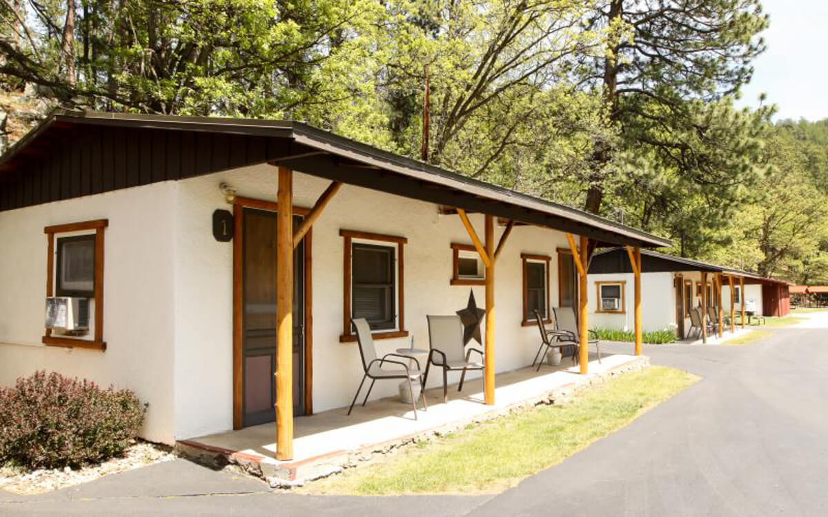 Kemp's Kamp - Photo of Cabin 1 exterior.