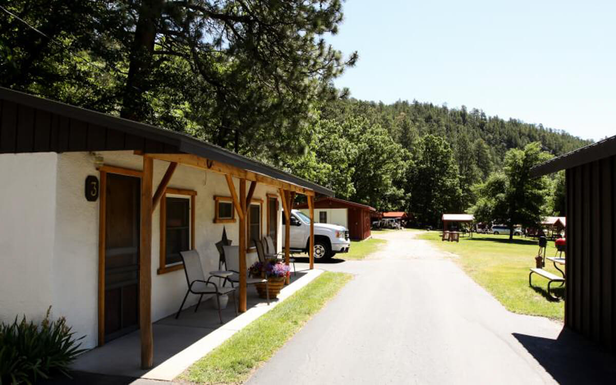 Kemp's Kamp - Photo of Cabin 3 and 4 exterior.